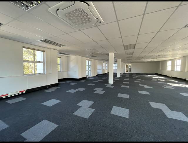 279M² OFFICE TO LET IN BRYANSTON